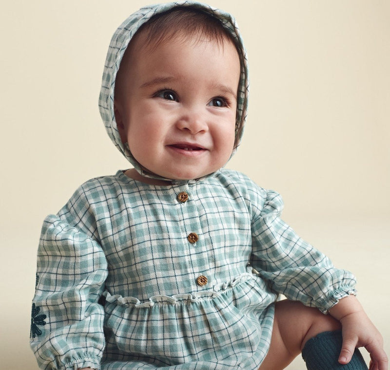 Bebé con conjunto de cuadros de la nueva colección Carter's