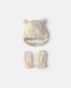 Conjunto gorro y manoplas de borreguito, oso en crema